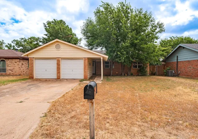 Photo 1 of Sale Pending at 225 N La Salle Dr, Abilene, TX 79603 | MLS# 21367745 | Listing updated on 2026-09-25
