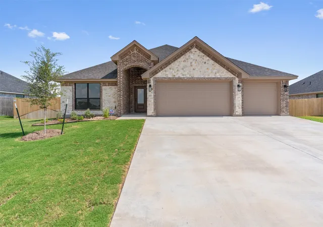 Photo 1 of Single family home for sale at 1408 Tahonta Dr, Hewitt, TX 76643 | MLS# 21361979 | Listing updated on 2026-09-24