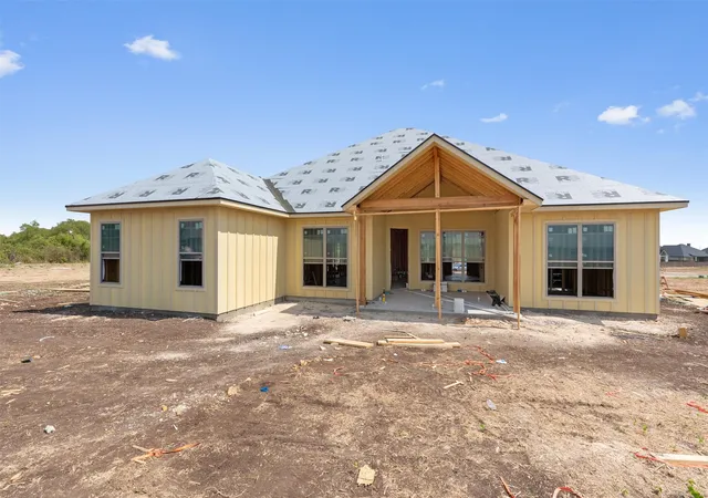 Photo 2 of Single family home for sale at 1405 Red Rock Rd, Hewitt, TX 76643 | MLS# 21361953 | Listing updated on 2026-09-24