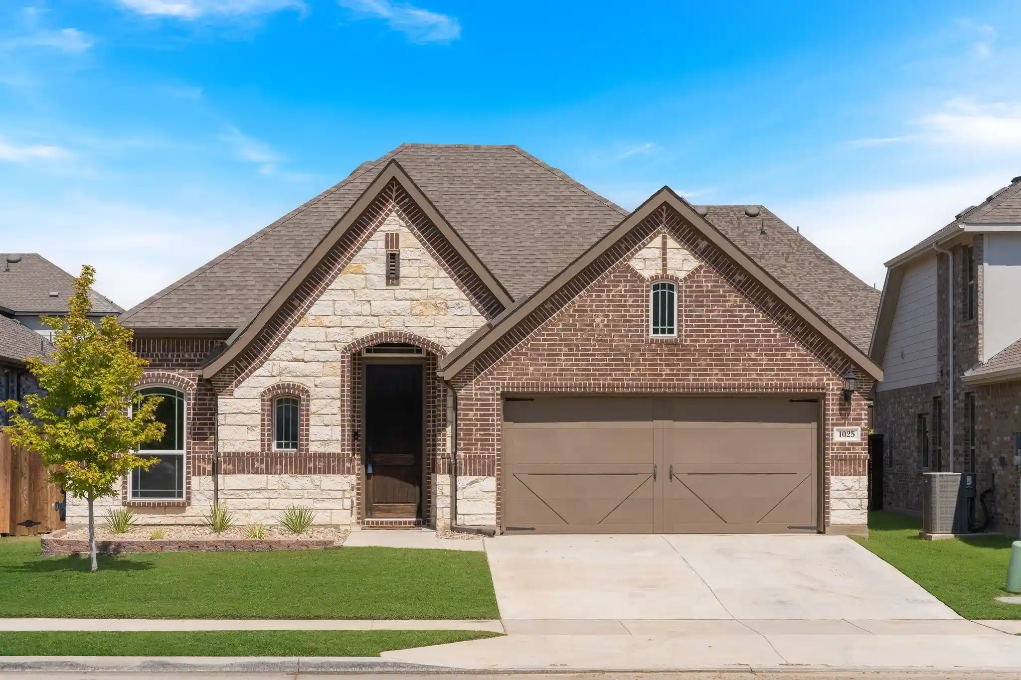 Photo 1 of Single family home for sale at 1025 Rosebay Dr, Justin, TX 76247 | MLS# 21367263 | Listing updated on 2026-10-15