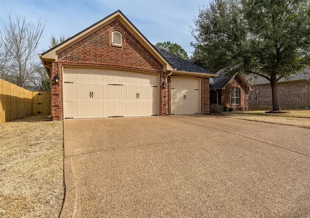 Photo 3 of Sale Pending at 6526 Ashmore, Tyler, TX 75703 | MLS# 21367760 | Listing updated on 2026-10-07