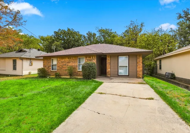 Photo 3 of Single family home for sale at 921 Baldwin St, Denton, TX 76205 | MLS# 21357724 | Listing updated on 2026-08-24