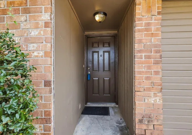 Photo 3 of Single family home for sale at 921 Baldwin St, Denton, TX 76205 | MLS# 21357724 | Listing updated on 2026-08-24