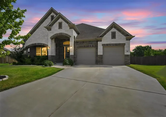 Photo 2 of Single family home for sale at 420 Wrangler Wy, Waxahachie, TX 75167 | MLS# 21367728 | Listing updated on 2026-08-29