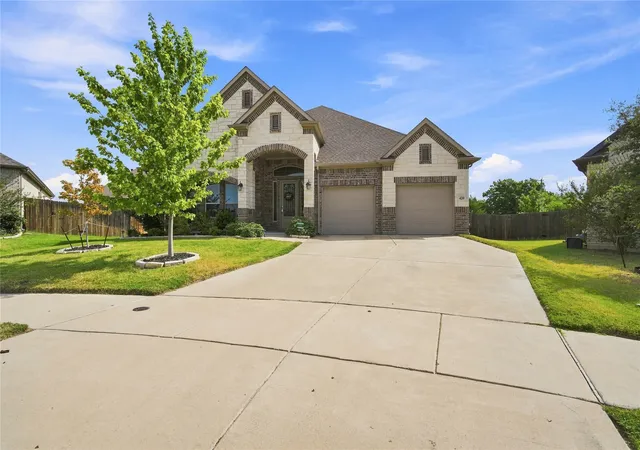 Photo 3 of Single family home for sale at 420 Wrangler Wy, Waxahachie, TX 75167 | MLS# 21367728 | Listing updated on 2026-08-29