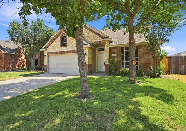 Photo 1 of Single family home for sale at 6164 Shad Dr, Fort Worth, TX 76179 | MLS# 21363381 | Listing updated on 2026-09-28