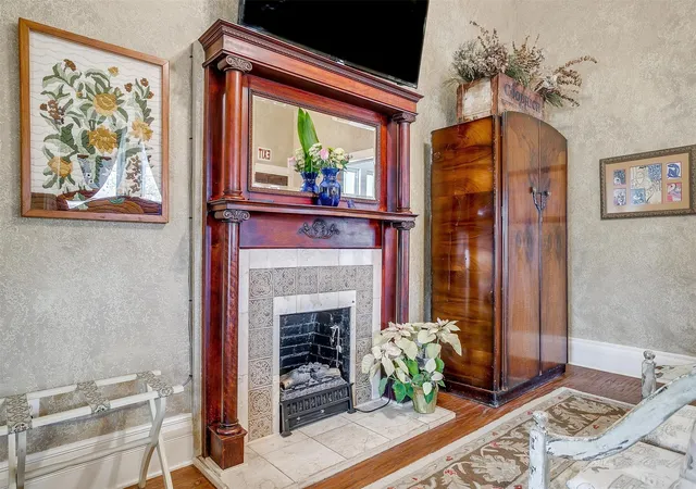 Photo 2 of Single family home for sale at 1092 W Tarleton St, Stephenville, TX 76401 | MLS# 21343663 | Listing updated on 2026-09-03