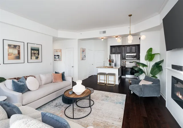Photo 3 of Condo for sale at 3225 Turtle Creek Blvd #716, Dallas, TX 75219 | MLS# 21362119 | Listing updated on 2026-08-27