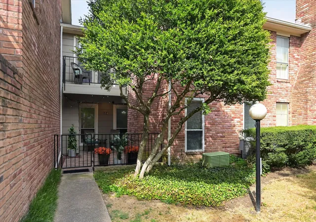 Photo 2 of Condo for sale at 7510 Holly Hill Dr #124, Dallas, TX 75231 | MLS# 21364539 | Listing updated on 2026-08-28