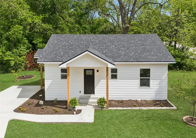 Photo 1 of Single family home for sale at 951 S Trade Days Blvd, Canton, TX 75103 | MLS# 21367452 | Listing updated on 2026-09-16