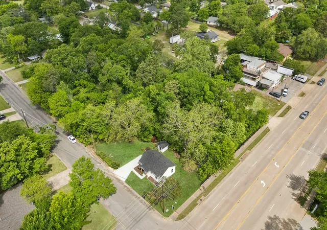 Photo 2 of Single family home for sale at 951 S Trade Days Blvd, Canton, TX 75103 | MLS# 21367452 | Listing updated on 2026-09-16