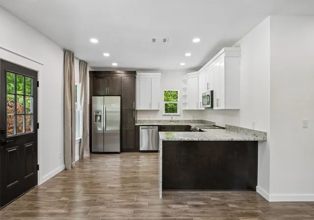 Photo 3 of Single family home for sale at 951 S Trade Days Blvd, Canton, TX 75103 | MLS# 21367452 | Listing updated on 2026-09-16
