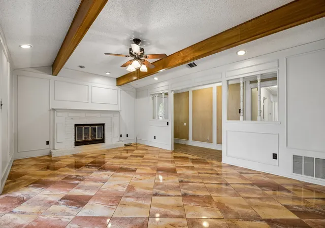 Photo 2 of Single family home for sale at 110 Bryn Mawr Ln, Waxahachie, TX 75165 | MLS# 21367458 | Listing updated on 2026-08-29