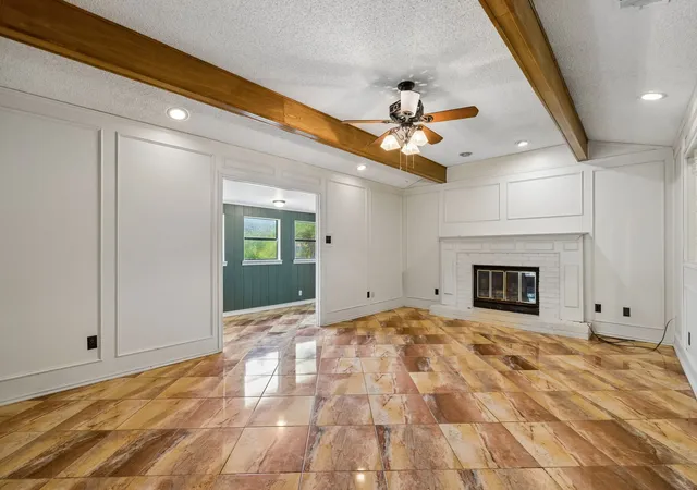 Photo 3 of Single family home for sale at 110 Bryn Mawr Ln, Waxahachie, TX 75165 | MLS# 21367458 | Listing updated on 2026-08-29