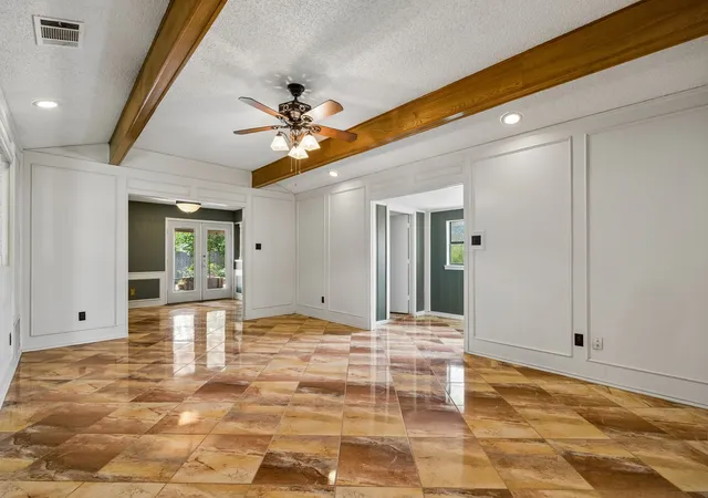 Photo 3 of Single family home for sale at 110 Bryn Mawr Ln, Waxahachie, TX 75165 | MLS# 21367458 | Listing updated on 2026-08-29