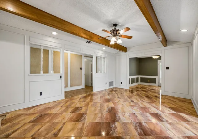 Photo 4 of Single family home for sale at 110 Bryn Mawr Ln, Waxahachie, TX 75165 | MLS# 21367458 | Listing updated on 2026-08-29