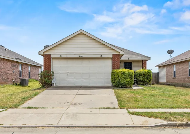 Photo 1 of Sale Pending at 1344 Castle Ridge Rd, Fort Worth, TX 76140 | MLS# 21367855 | Listing updated on 2026-08-29