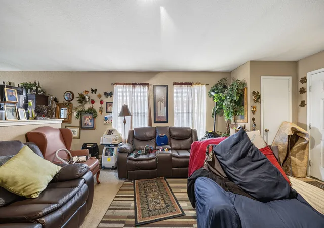 Photo 3 of Sale Pending at 1344 Castle Ridge Rd, Fort Worth, TX 76140 | MLS# 21367855 | Listing updated on 2026-08-29