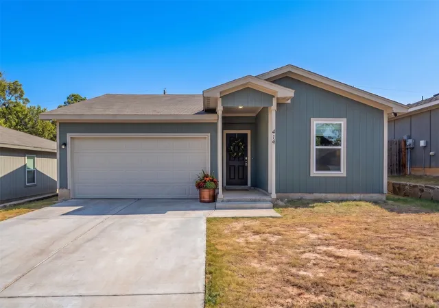 Photo 2 of Single family home for sale at 414 E Munson St, Denison, TX 75021 | MLS# 21367775 | Listing updated on 2026-09-25