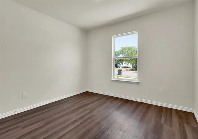 Photo 3 of Single family home for sale at 414 E Munson St, Denison, TX 75021 | MLS# 21367775 | Listing updated on 2026-09-25