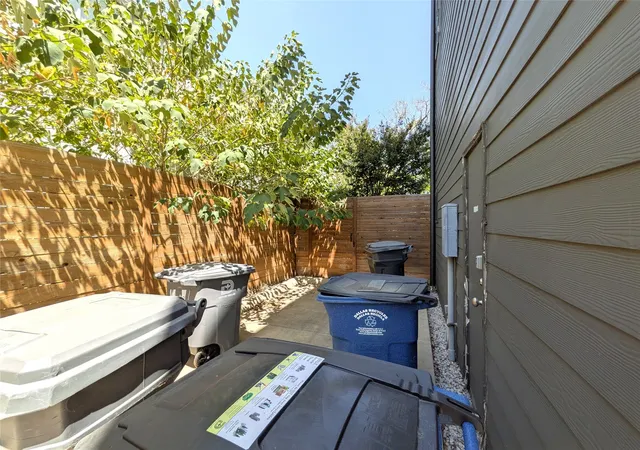 Photo 34 of Townhouse for sale at 2723 Kimsey Dr #104, Dallas, TX 75235 | MLS# 21367939 | Listing updated on 2026-09-22