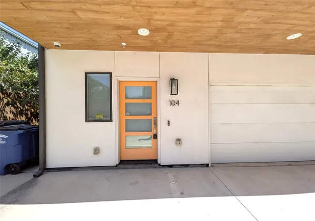 Listing Photo 4 - Condo for sale in building located at 2723 Kimsey Dr, Dallas, TX 75235 - Unit #104