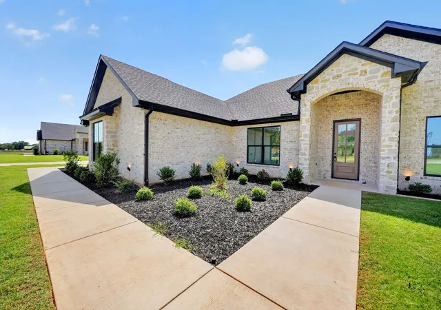 Photo 3 of Single family home for sale at 302 Grace Ln, Athens, TX 75751 | MLS# 21366139 | Listing updated on 2026-09-05