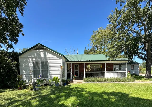 Photo 1 of Single family home for sale at 1001 Hwy 36, Comanche, TX 76442 | MLS# 21367981 | Listing updated on 2026-10-05