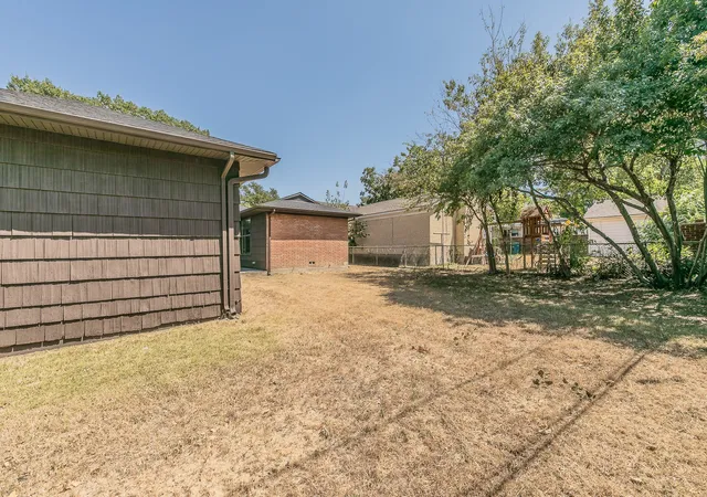 Photo 40 of Single family home for sale at 2900 Ryan Pl Dr, Fort Worth, TX 76110 | MLS# 21367954 | Listing updated on 2026-09-28