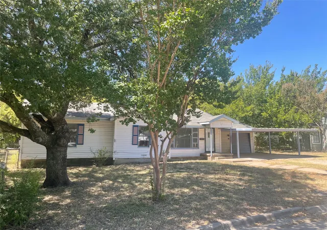 Photo 1 of Sale Pending at 1325 Dartmouth St, Waco, TX 76711 | MLS# 21365135 | Listing updated on 2026-09-02