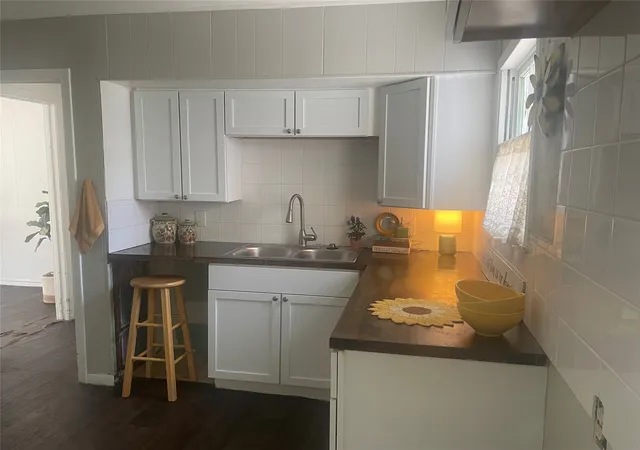 Photo 3 of Sale Pending at 1325 Dartmouth St, Waco, TX 76711 | MLS# 21365135 | Listing updated on 2026-09-02