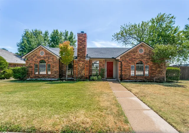 Photo 1 of Single family home for sale at 928 Ledgemont Dr, Plano, TX 75025 | MLS# 21367084 | Listing updated on 2026-08-31