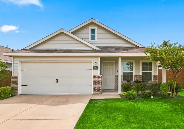 Photo 1 of Single family home for sale at 3948 Surrey Dr, Forney, TX 75126 | MLS# 21368025 | Listing updated on 2026-10-03