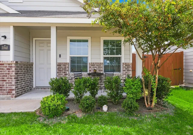 Photo 2 of Single family home for sale at 3948 Surrey Dr, Forney, TX 75126 | MLS# 21368025 | Listing updated on 2026-10-03