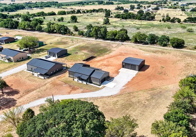 Photo 3 of Single family home for sale at 4258 County Road 204, Alvarado, TX 76009 | MLS# 21367608 | Listing updated on 2026-08-27