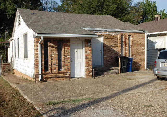 Photo 1 of Sale Pending at 426 Kings Hwy, Shreveport, LA 71104 | MLS# 21368031 | Listing updated on 2026-08-28