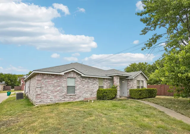Photo 1 of Single family home for sale at 659 Pondview Dr, Cedar Hill, TX 75104 | MLS# 21367848 | Listing updated on 2026-08-29