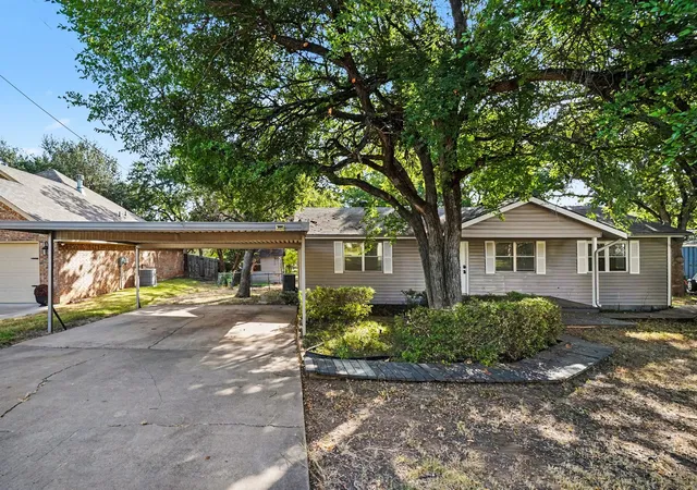 Photo 1 of Single family home for sale at 4305 Lucero Dr, Granbury, TX 76048 | MLS# 21367832 | Listing updated on 2026-10-06