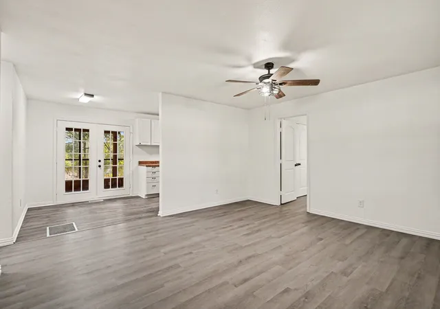 Photo 4 of Single family home for sale at 4305 Lucero Dr, Granbury, TX 76048 | MLS# 21367832 | Listing updated on 2026-10-06