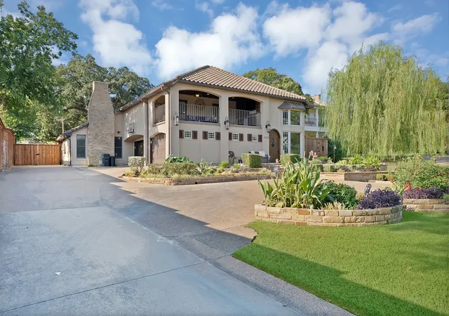 Photo 3 of Single family home for sale at 306 E Rochelle Blvd, Irving, TX 75062 | MLS# 21368039 | Listing updated on 2026-10-07