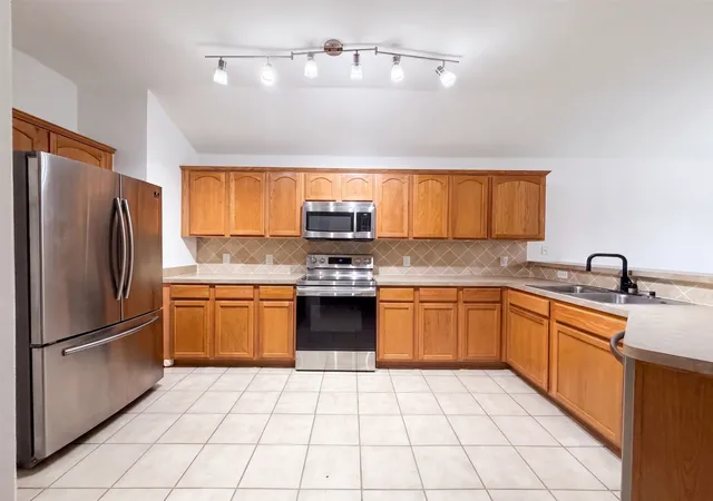 Photo 2 of Single family home for sale at 905 Acacia Dr, Anna, TX 75409 | MLS# 21368071 | Listing updated on 2026-10-09