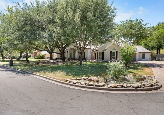 Photo 3 of Sale Pending at 367 Elm Grove Cir, Waco, TX 76657 | MLS# 21367751 | Listing updated on 2026-08-29