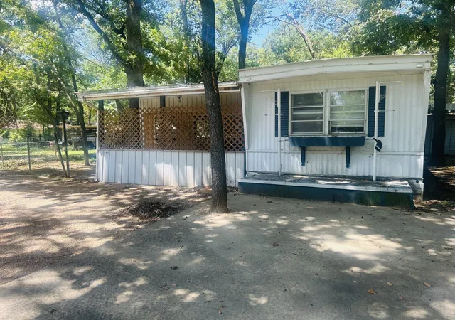 Photo 1 of Manufactured home for sale at 305 Live Oak Ln, Mabank, TX 75156 | MLS# 21368144 | Listing updated on 2026-08-25