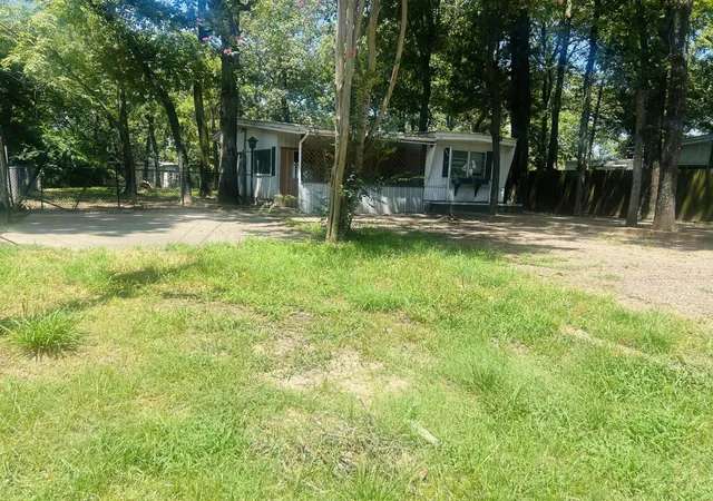 Photo 3 of Manufactured home for sale at 305 Live Oak Ln, Mabank, TX 75156 | MLS# 21368144 | Listing updated on 2026-08-25