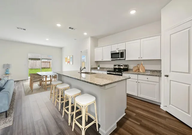 Photo 3 of Sale Pending at 922 Harvest Ter, Glenn Heights, TX 75154 | MLS# 21368149 | Listing updated on 2026-10-03