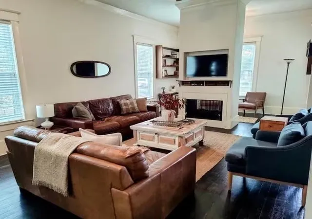 Photo 3 of Single family home for sale at 617 S 12Th St, Waco, TX 76706 | MLS# 21368177 | Listing updated on 2026-08-25