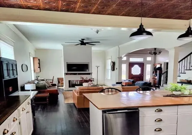 Photo 4 of Single family home for sale at 617 S 12Th St, Waco, TX 76706 | MLS# 21368177 | Listing updated on 2026-08-25