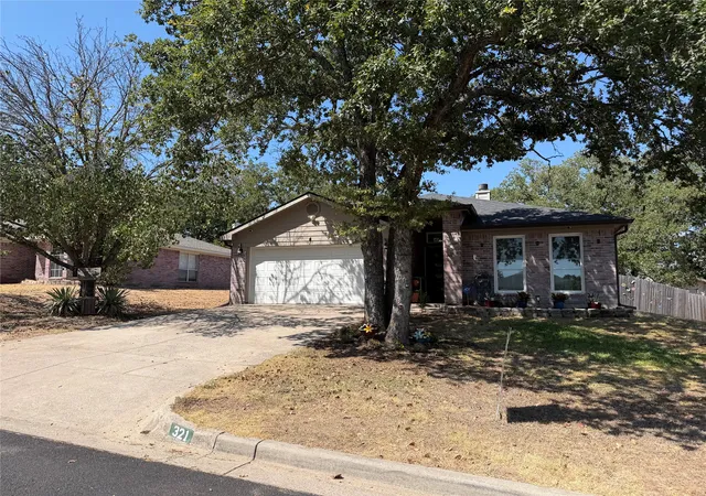 Photo 1 of Single family home for sale at 321 Pecos Dr, Weatherford, TX 76086 | MLS# 21366162 | Listing updated on 2026-10-02