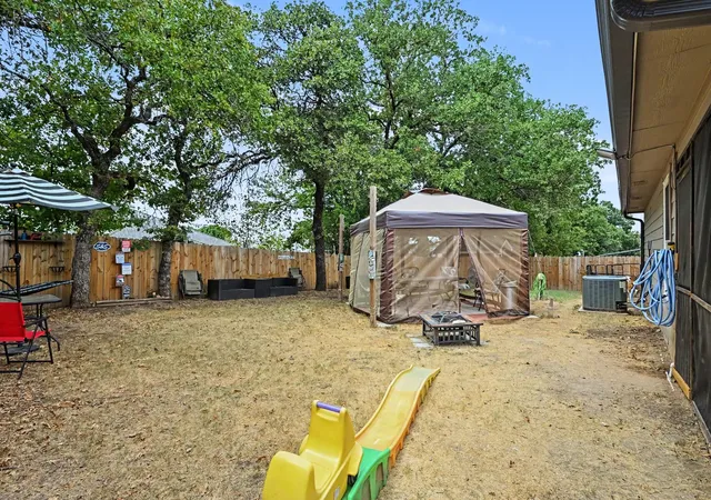 Photo 4 of Single family home for sale at 321 Pecos Dr, Weatherford, TX 76086 | MLS# 21366162 | Listing updated on 2026-08-25
