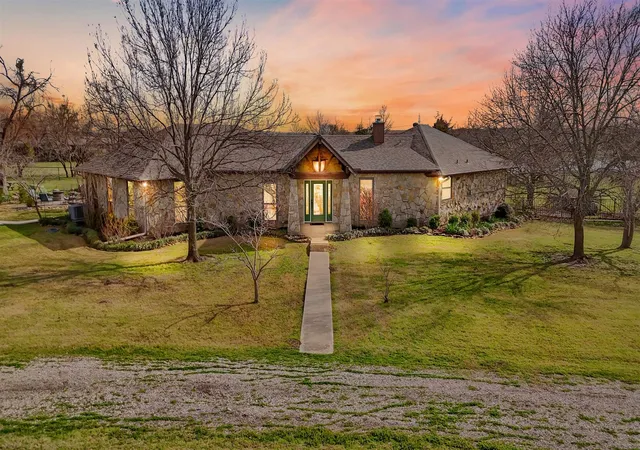 Photo 3 of Single family home for sale at 9711 Jim Christal Rd, Krum, TX 76249 | MLS# 21368218 | Listing updated on 2026-08-25